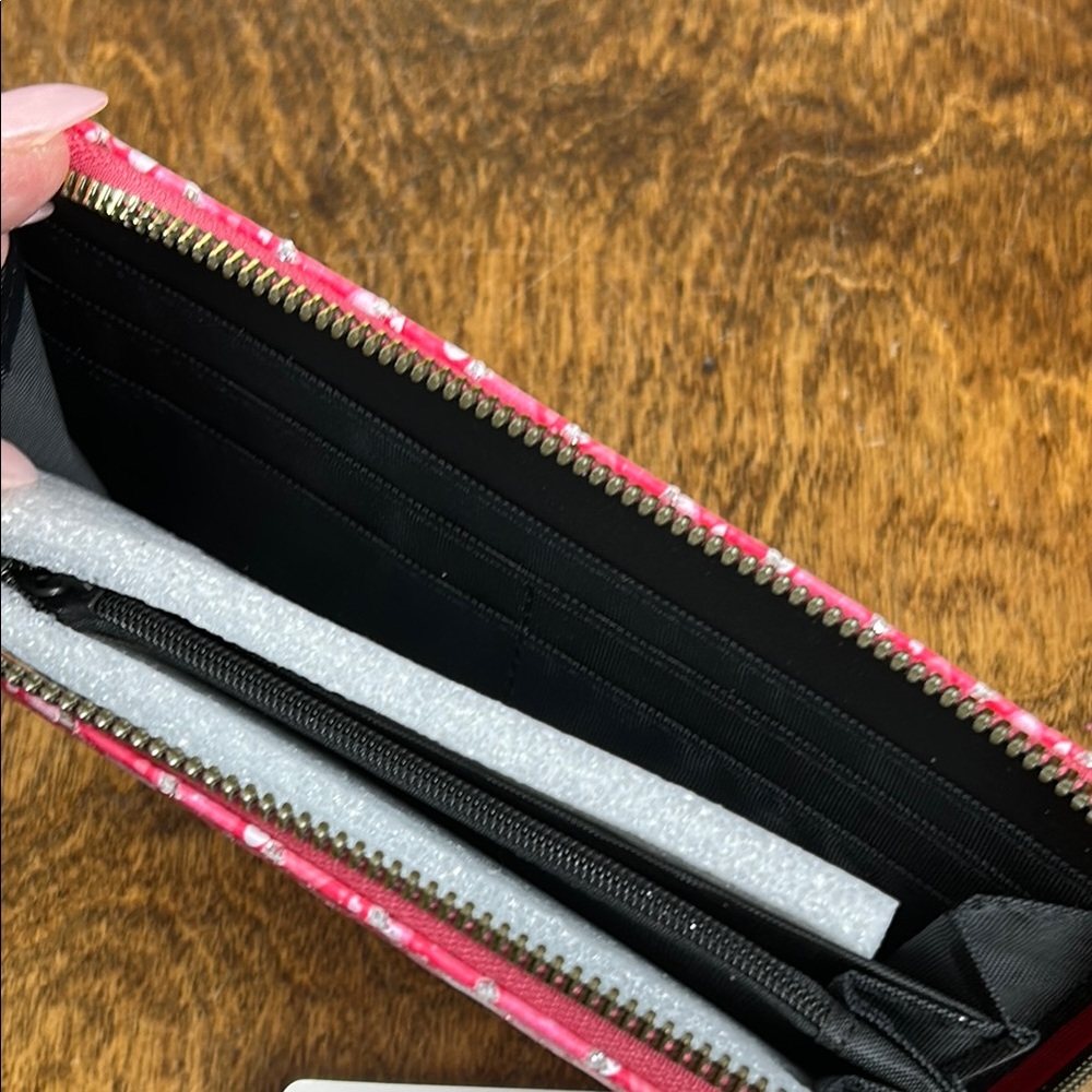 Wallet with Pink Heart Pattern - Picture 7 of 16